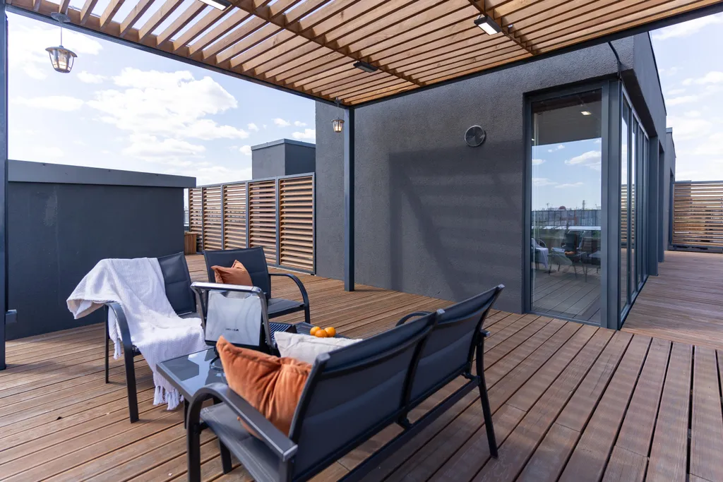 Двухэтажная квартира с мини-сауной и террасой на крыше