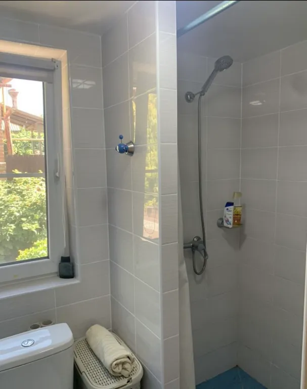 Дом с парковкой во дворе