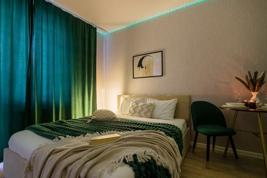 Изумрудная студия с гамаком в новом доме в экологически чистом районе