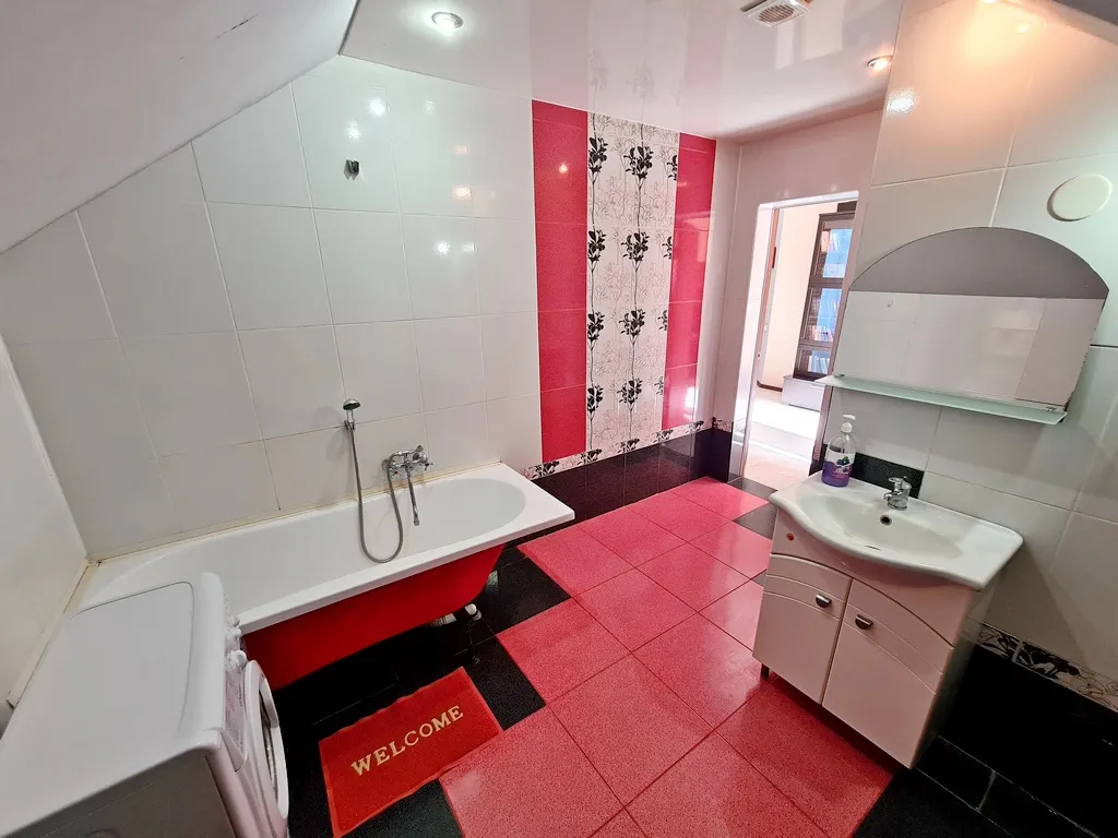 Коттедж у моря со своим двором до 11 человек, беседка, костровая чаша.