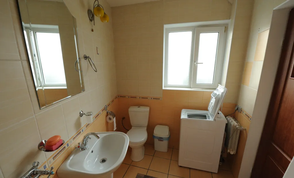 Дом с балконом, видом на море у пляжа и Воронцовского дворца