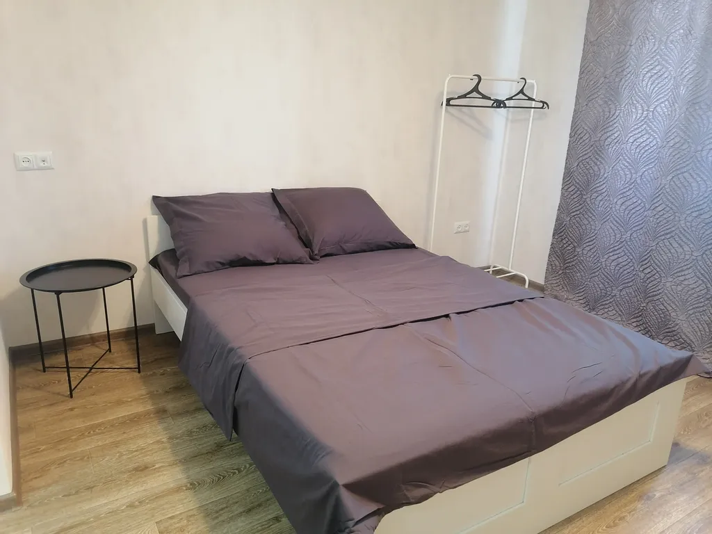 Уютная однокомнатная квартира с видом на берег реки