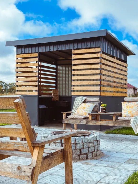 Коттедж Дом мини-дом с террасой и отдельной беседкой для шашлыка — Зеленоградск