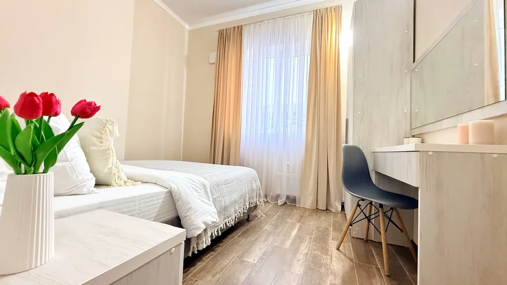 Не студия, отдельная спальня + видно море из окна