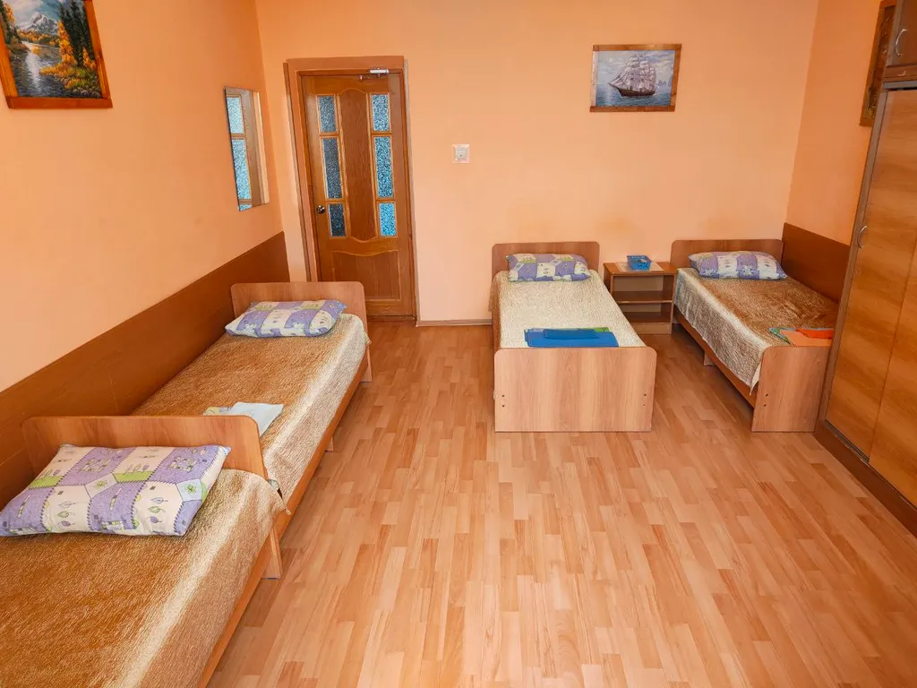 Квартира Четырехместный номер с балконом — аренда посуточно в Витязево