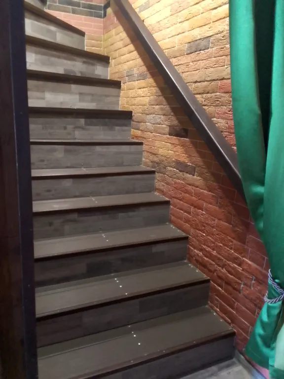 Часть дома с двором и мангалом