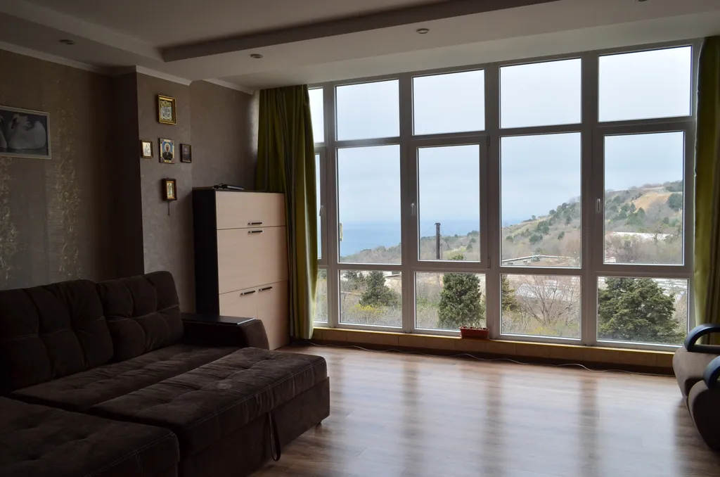 Апартаменты новые с видом на море, горы в новом доме над форосским парк