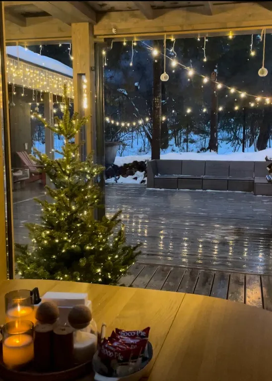 Уютный дом в тишине хвойного леса