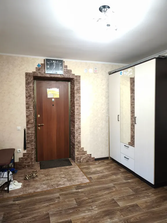 Просторная квартира через дорогу от территории монастыря