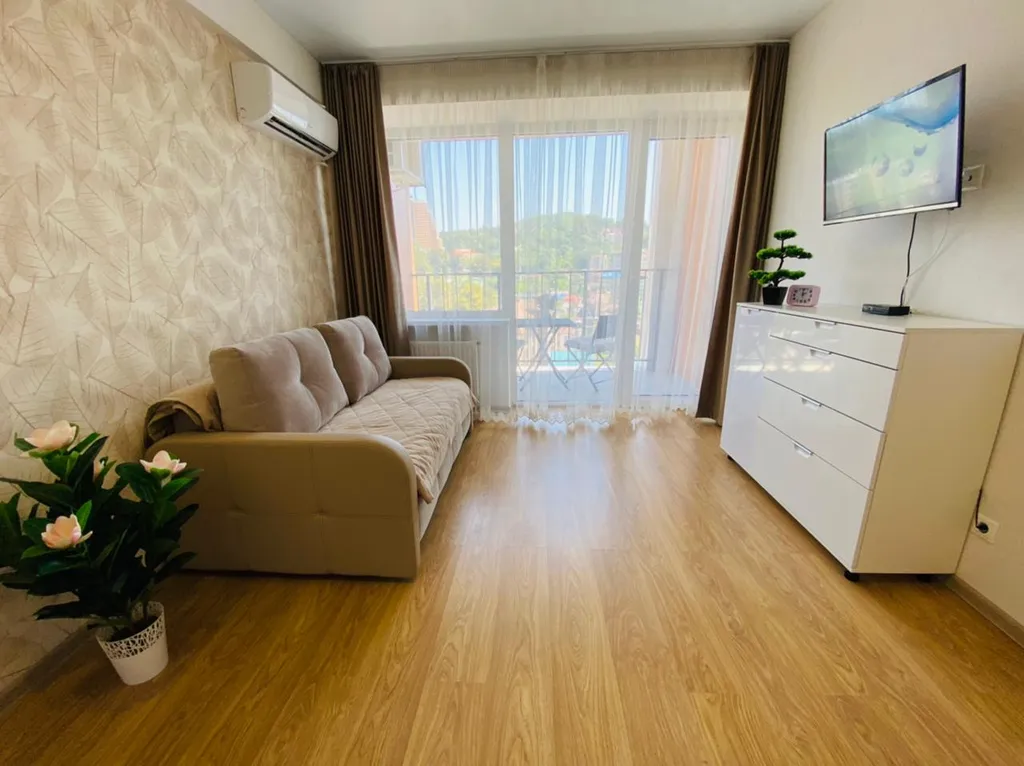 Студия с завораживающим видом и летним бассейном