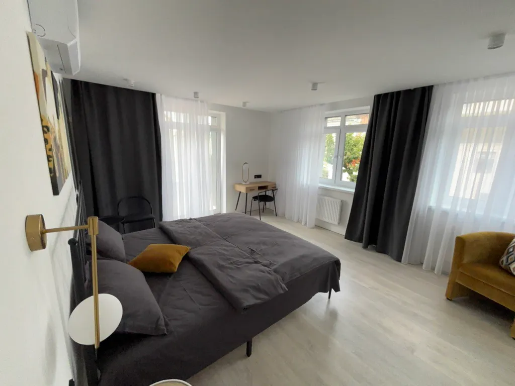 Эксклюзивная евродвушка с просторной террасой в самом сердце города