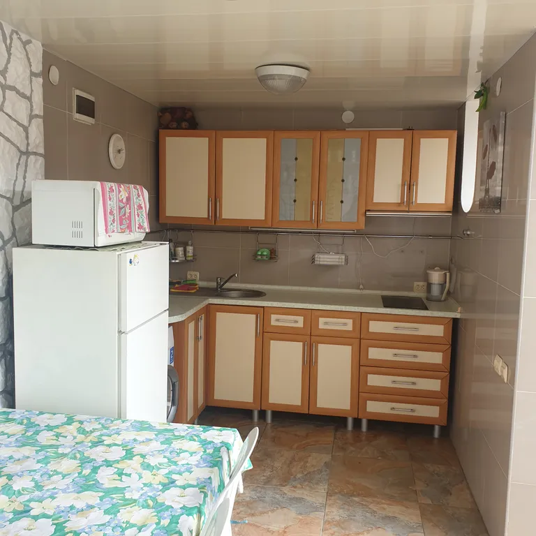 Уютный элленг с двориком Счастье на набережной Чёрного моря для двоих