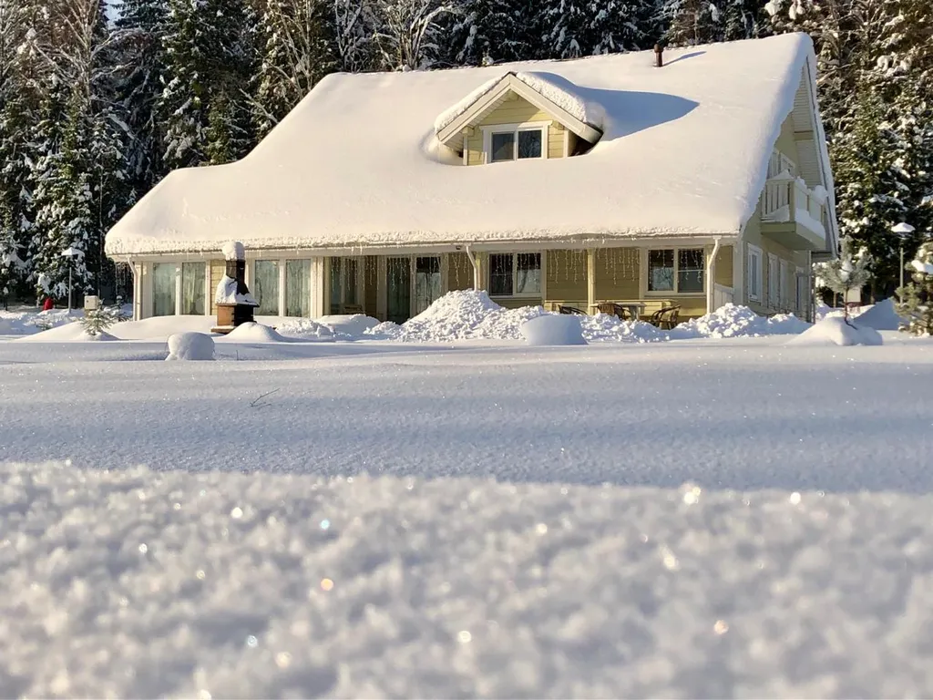 Коттедж Коттедж на берегу озера, с 5 спальнями, сауной  камином — Межозерное