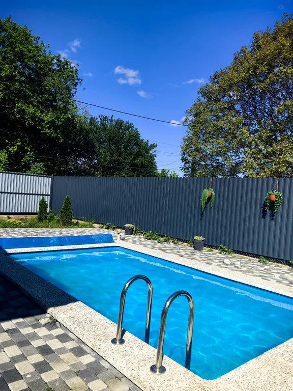 Коттедж уютный дом с подогреваемым бассейном