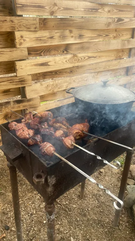 Уютный бревенчатый двухэтажный дом