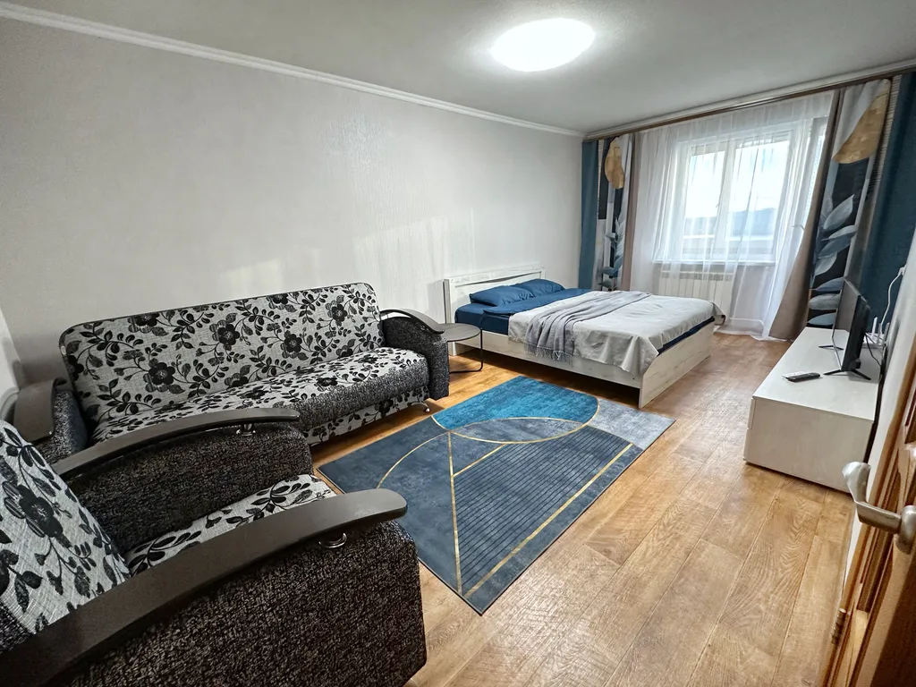 Двухкомнатная квартира с видом на реку на набережной