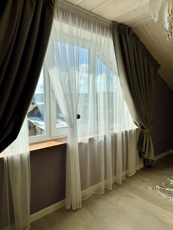 Дом рядом с озером