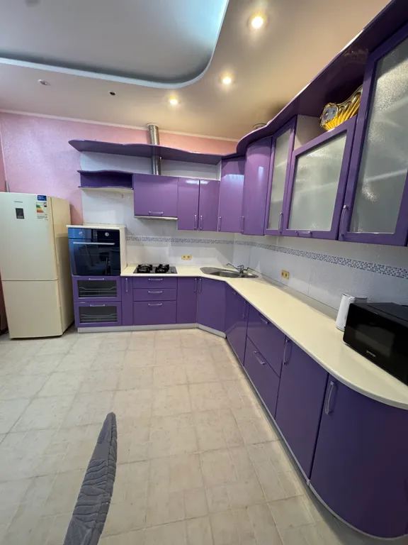 Дом с большим бассейном