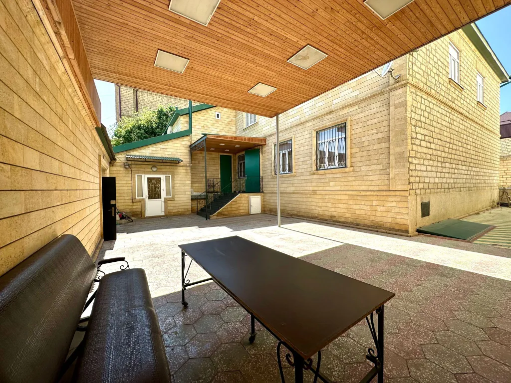 2х этажный дом в самом центре города