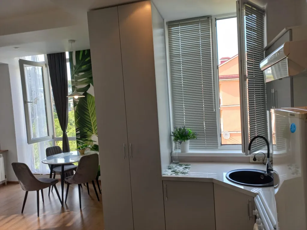 Квартира Квартира Стильная студия с панорамными окнами в пол у моря на Светлане — Сочи