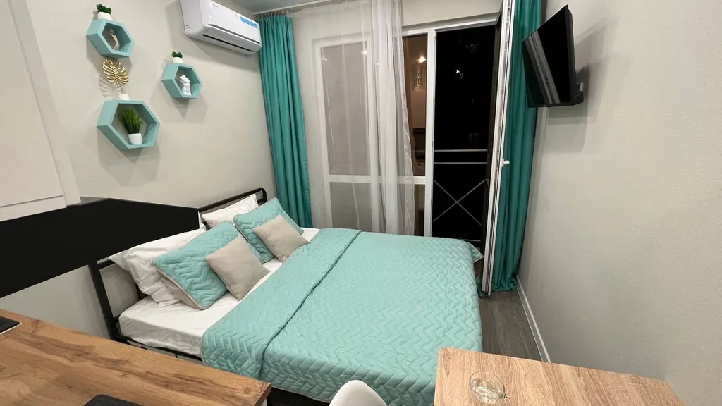 Студия для двоих с панорамным окном