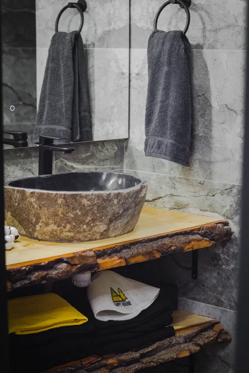 Атмосферный дом с чаном