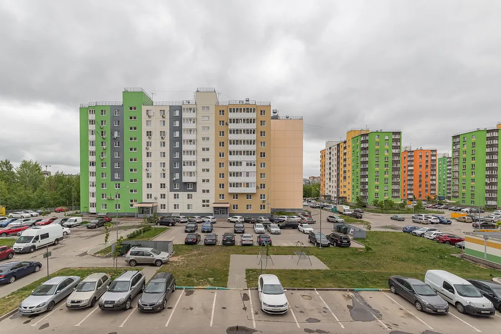 Яркая студия у озера