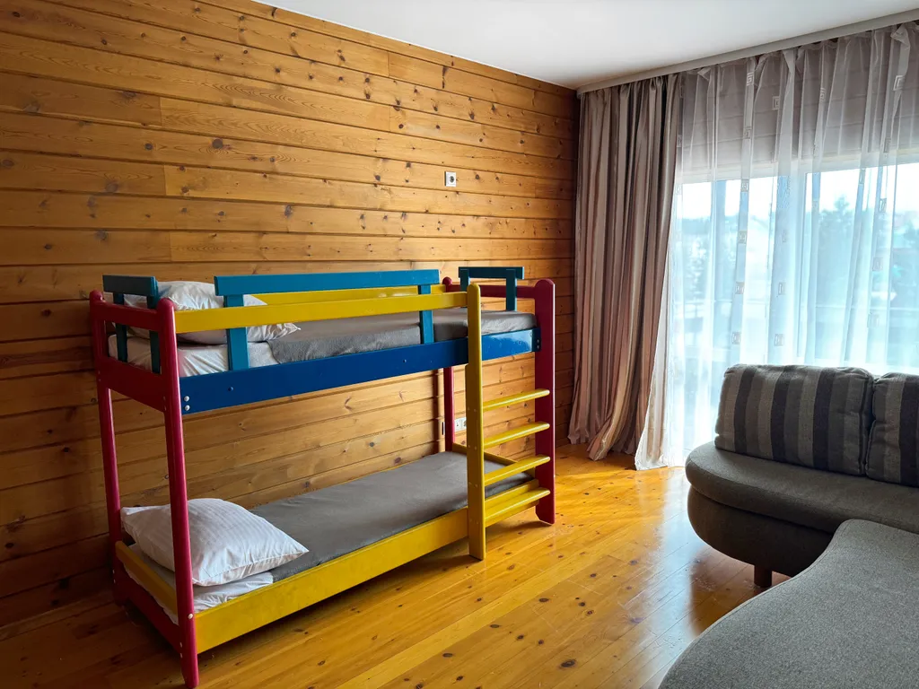 Уютный коттедж с садом