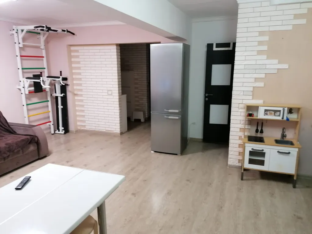 Просторные апартаменты: кухня-студия 30кв и 2 спальни