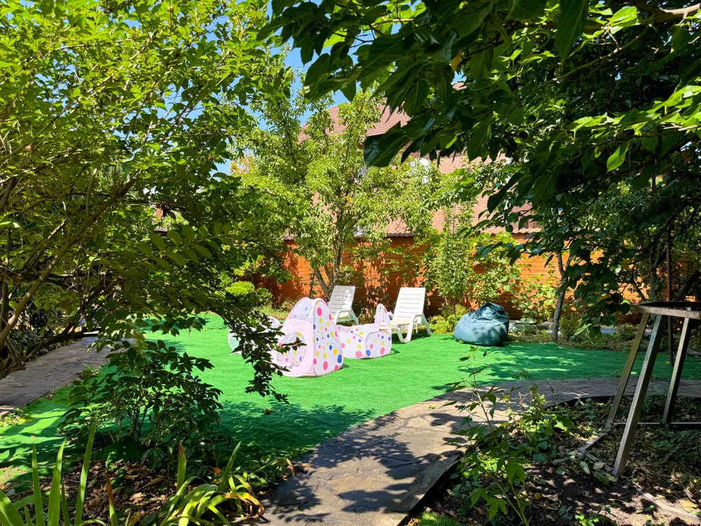 Дом с бассейном у парка Галицкого