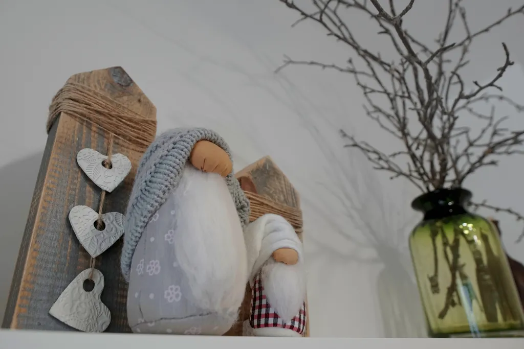 Белая квартира с камином