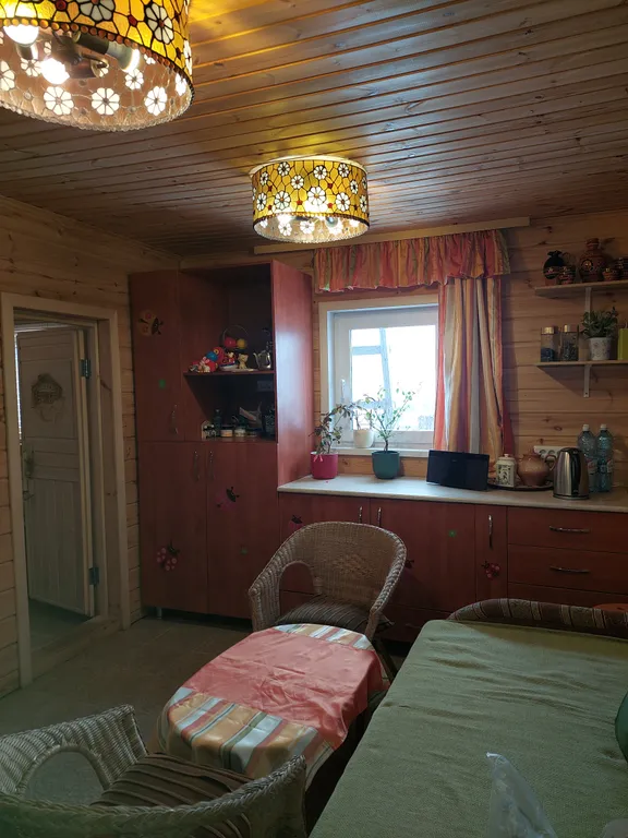 Уютный дом на берегу реки