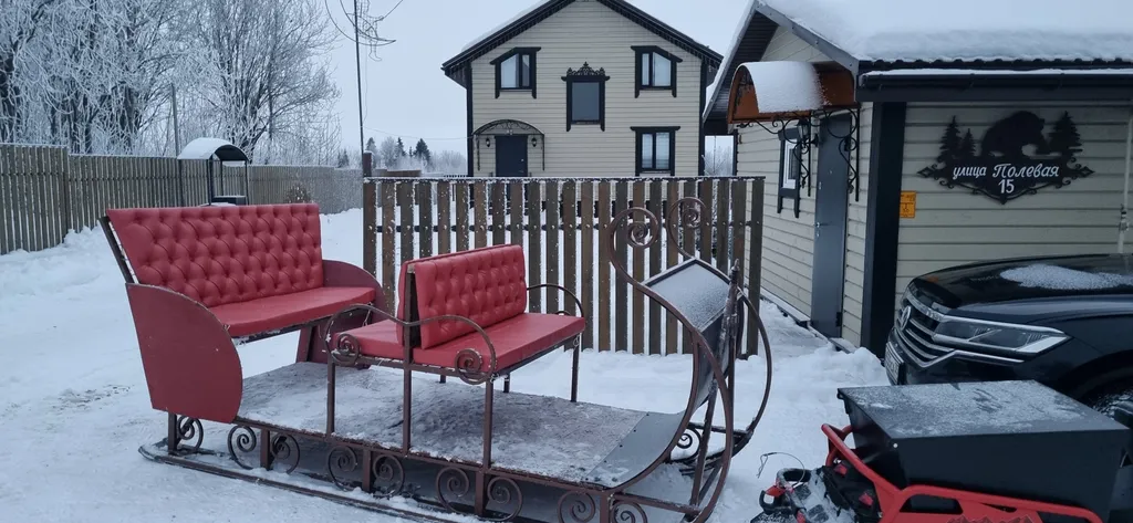 Дом по соседству с вотчиной Деда мороза