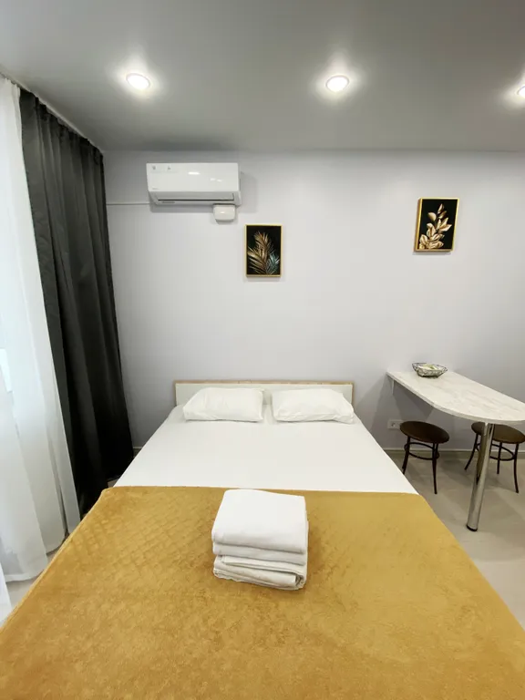 Студия со свежим ремонтом в тихом районе