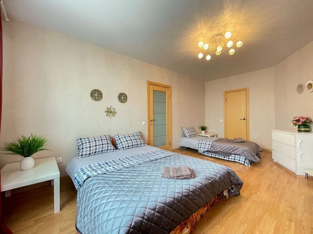 Квaртиpa с хоpoшим peмoнтoм c тpемя изолировaнными комнатaми