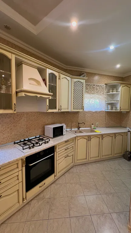 Шикарный дом в центре города с баней и бассейном