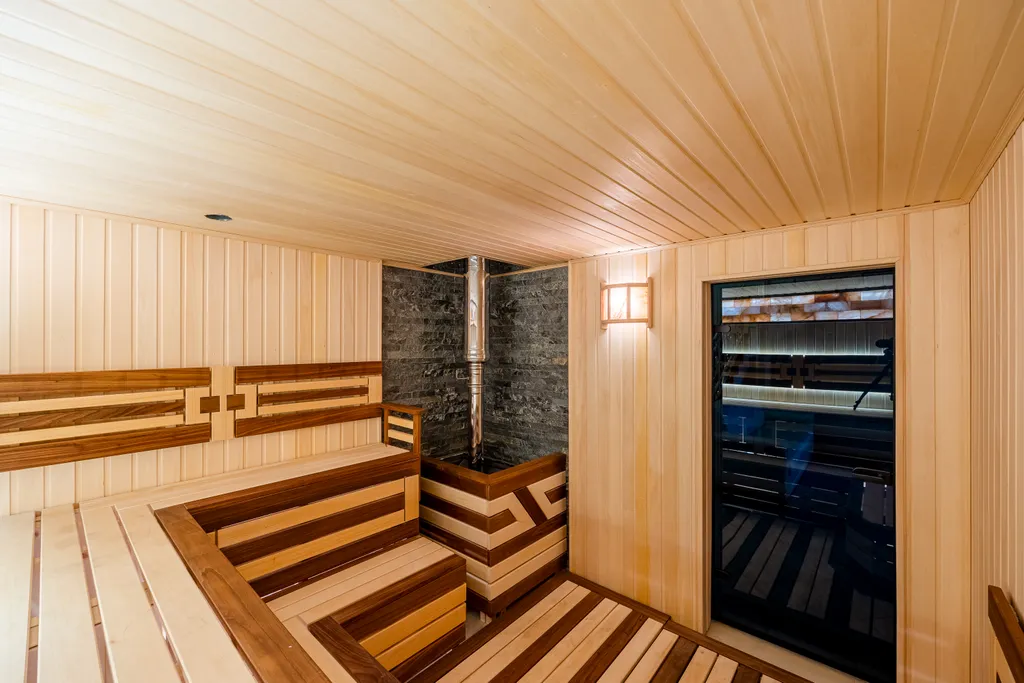 Коттедж с бассейном и сауной