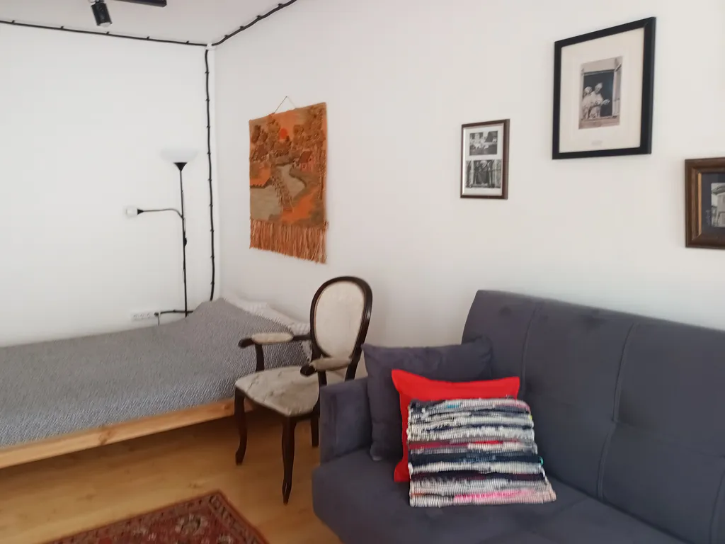 Зелёный дом на Набережной вблизи Кремля