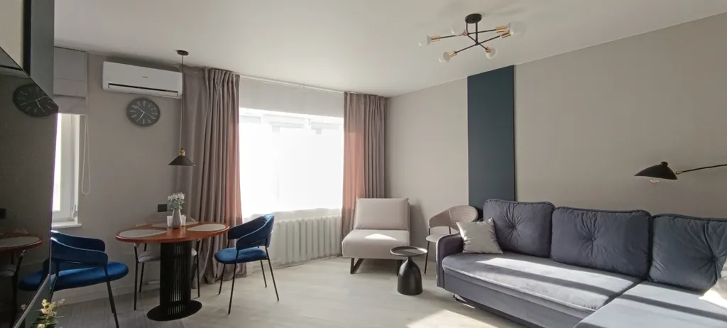 Стильные апартаменты в центре города Синий акцент