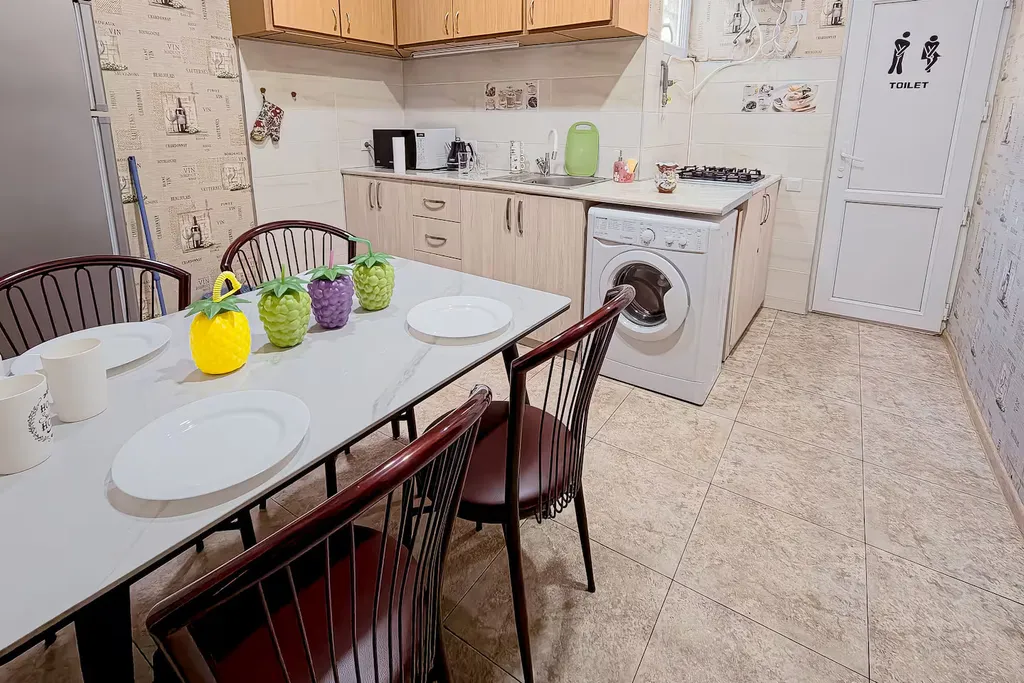 Двухкомнатный дом в старом городе c просторной спальней и кухней