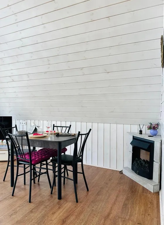 А-фрейм на берегу озера