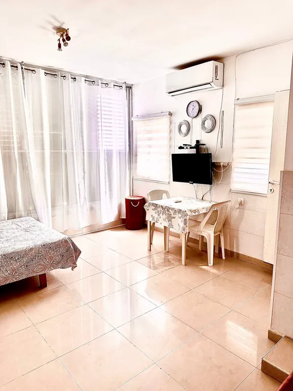 Новая эксклюзивная студия у моря в доме с лифтом