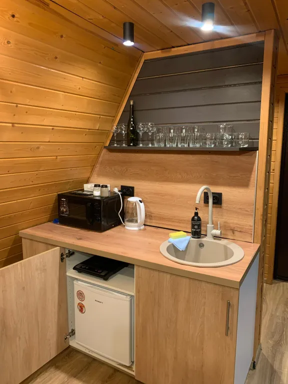 Коттедж A-frame дом рядом с озером — Светлое