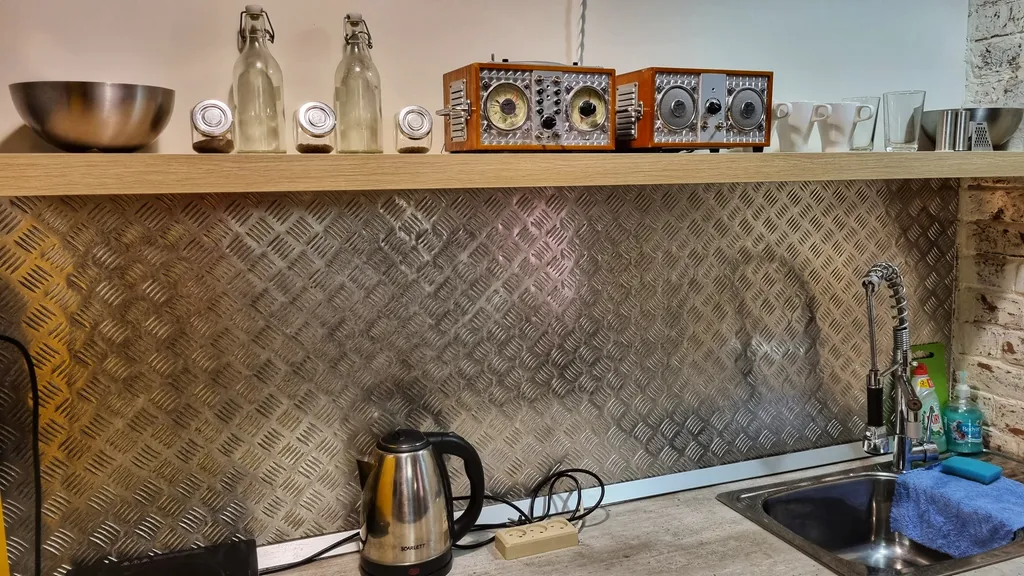 Студия на Центральной набережной у Кремля (Red studio)