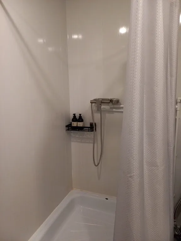 Домик у реки с отличным видом на 2 шлюз Волго Балтийского канала и лес