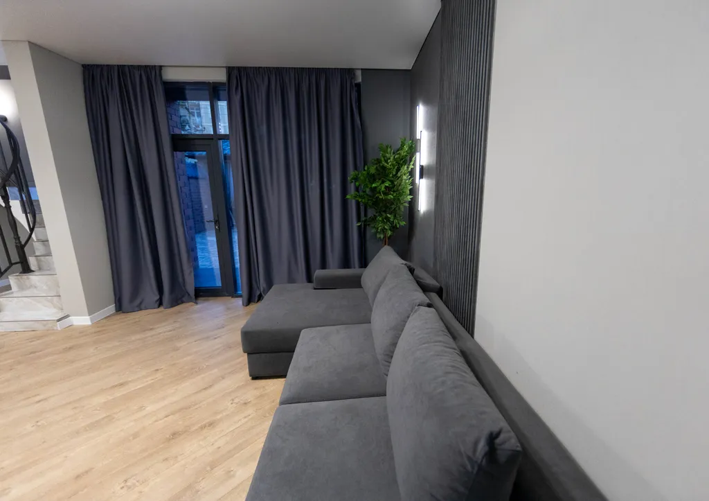 Просторный двухэтажный коттедж на берегу городского пляжа