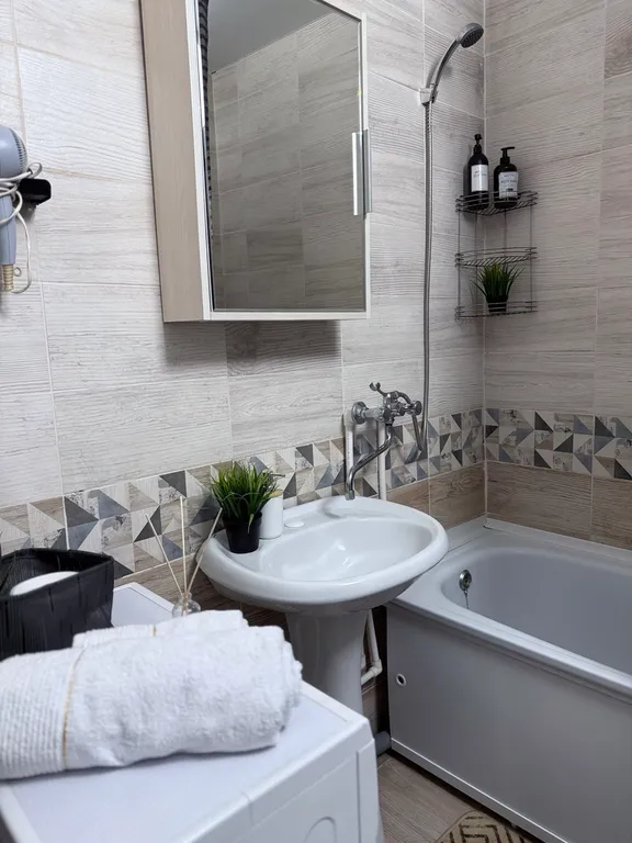 Еврдвушка в развитом районе