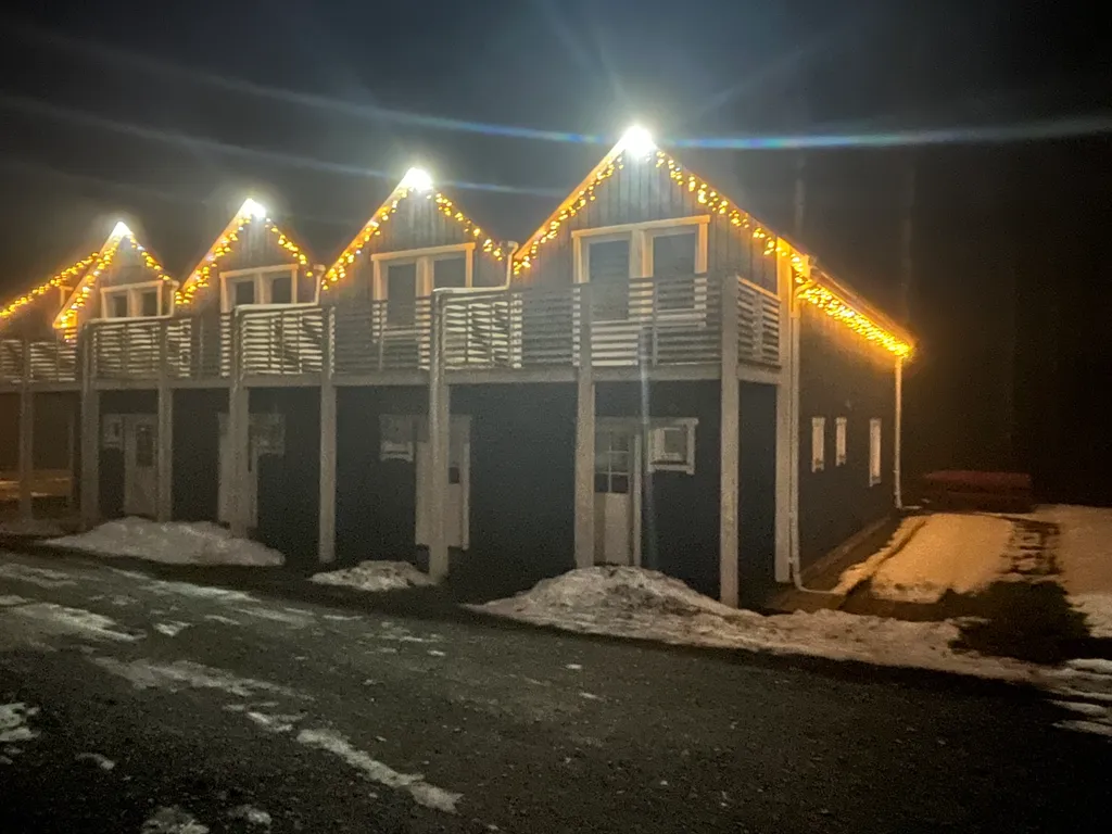 Коттедж 4+2 с сауной на берегу медного озера — аренда посуточно в Медный Завод