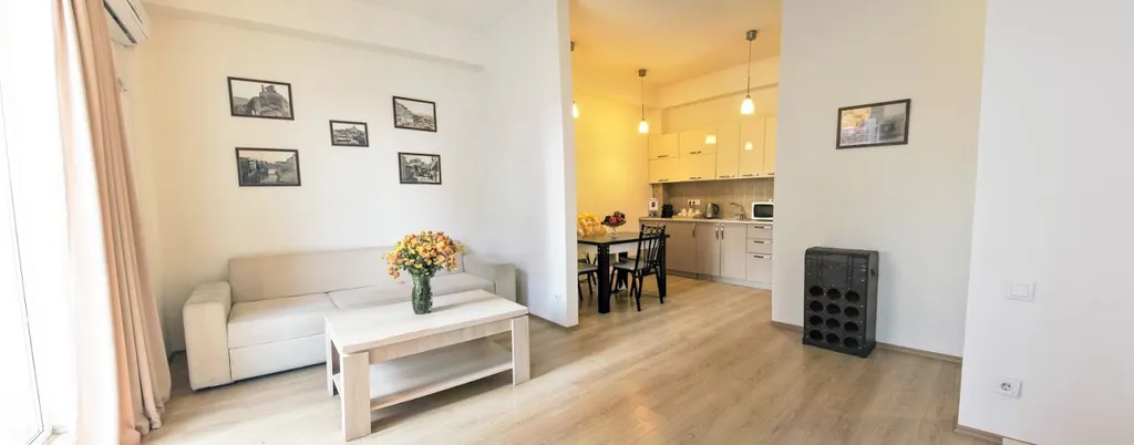 3-комнатная Квартира — аренда посуточно в Тбилиси