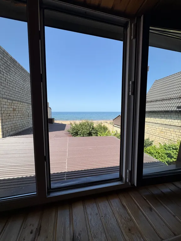 Дача на первой береговой линии моря